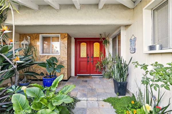 18800 Pasadero DR, Tarzana, CA 91356