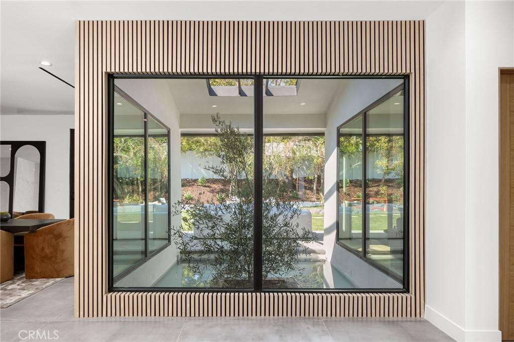 Encino, CA 91316,18155 Lake Encino DR