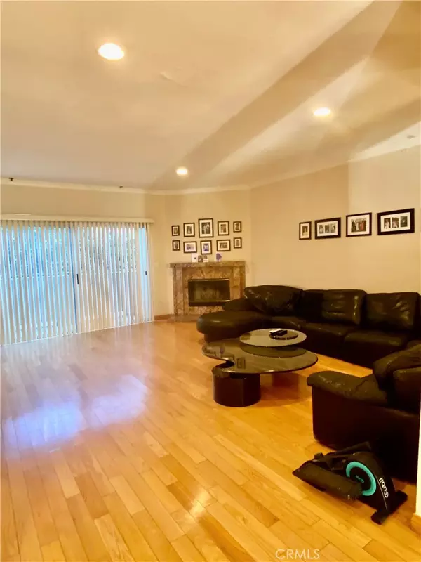Sherman Oaks, CA 91403,14919 Dickens ST #105