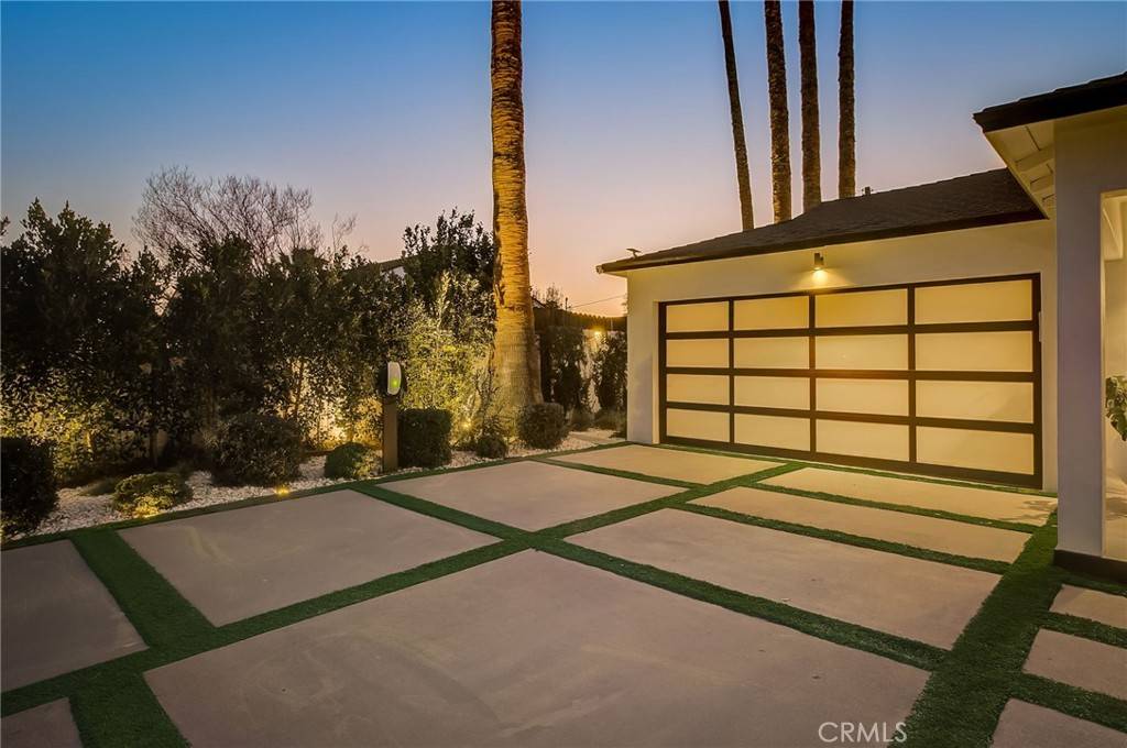 Northridge, CA 91325,8161 Encino AVE