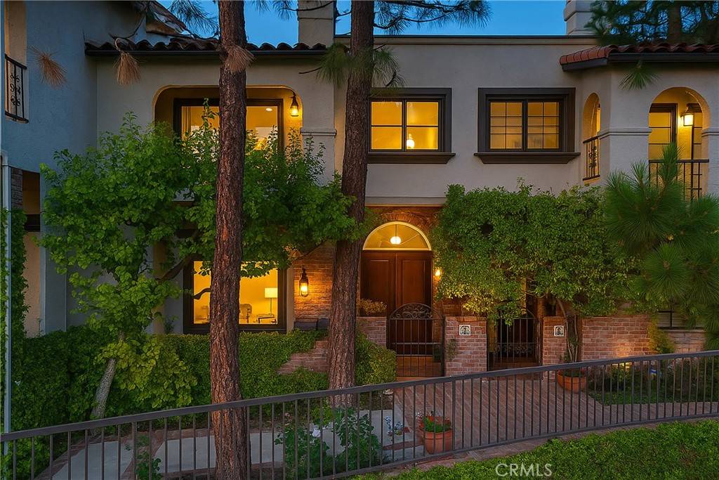 2311 Roscomare RD #16, Los Angeles, CA 90077