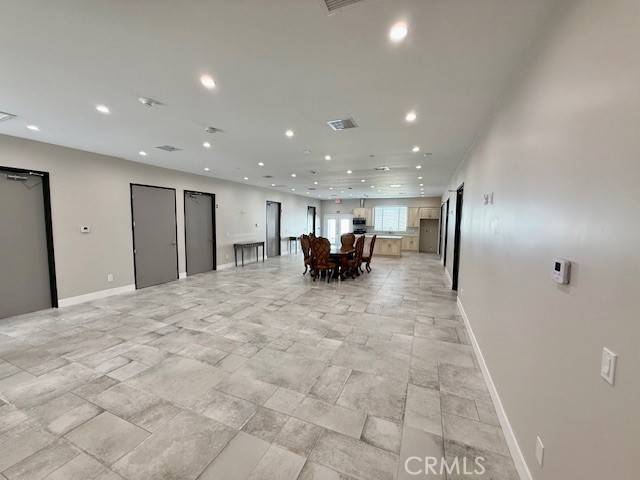 North Hollywood, CA 91605,6940 longridge AVE