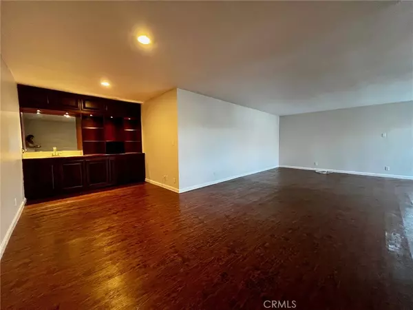 Burbank, CA 91505,4140 Warner BLVD #310