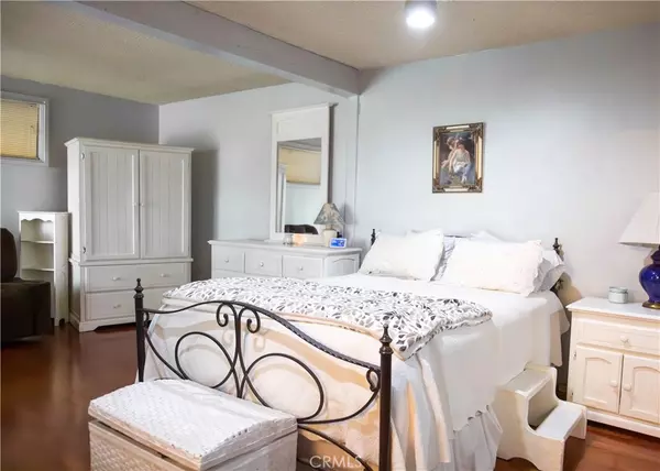 Canoga Park, CA 91304,8554 Owensmouth AVE