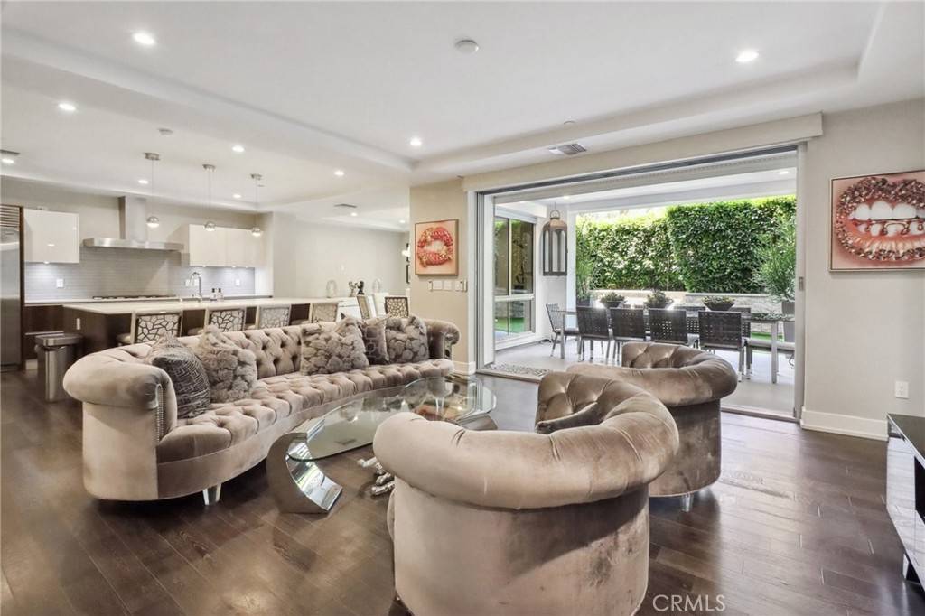 Beverly Hills, CA 90210,460 N Palm DR #102