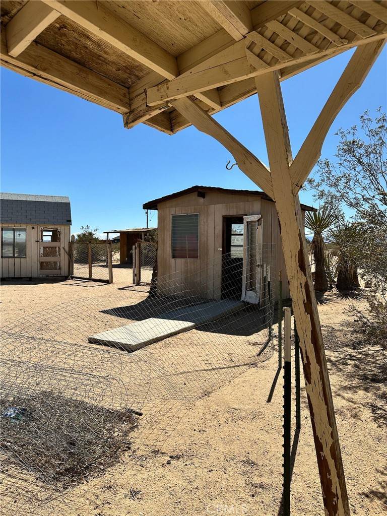 Joshua Tree, CA 92252,65095 Giant Rock RD