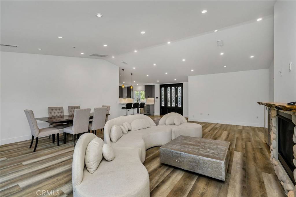 Woodland Hills, CA 91367,22845 Dolorosa ST