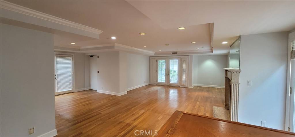 Beverly Hills, CA 90210,448 Oakhurst Dr. #1
