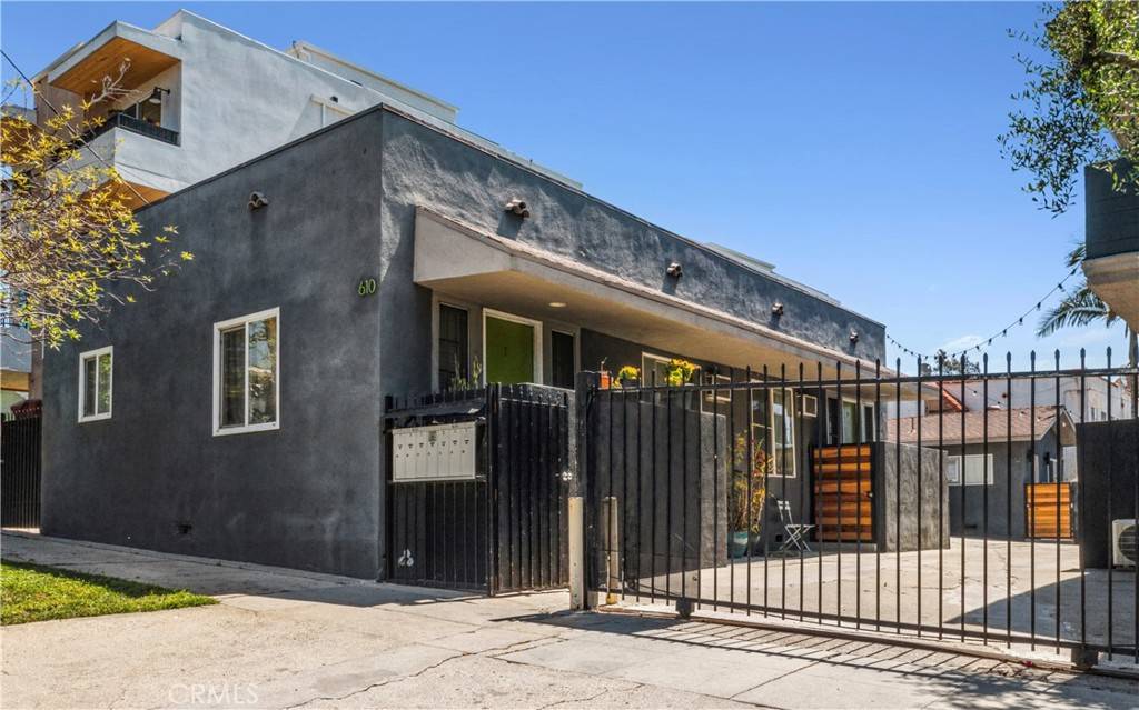 Los Angeles, CA 90026,608 N Rampart BLVD