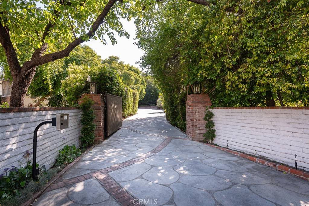 Tarzana, CA 91356,4851 Corbin AVE