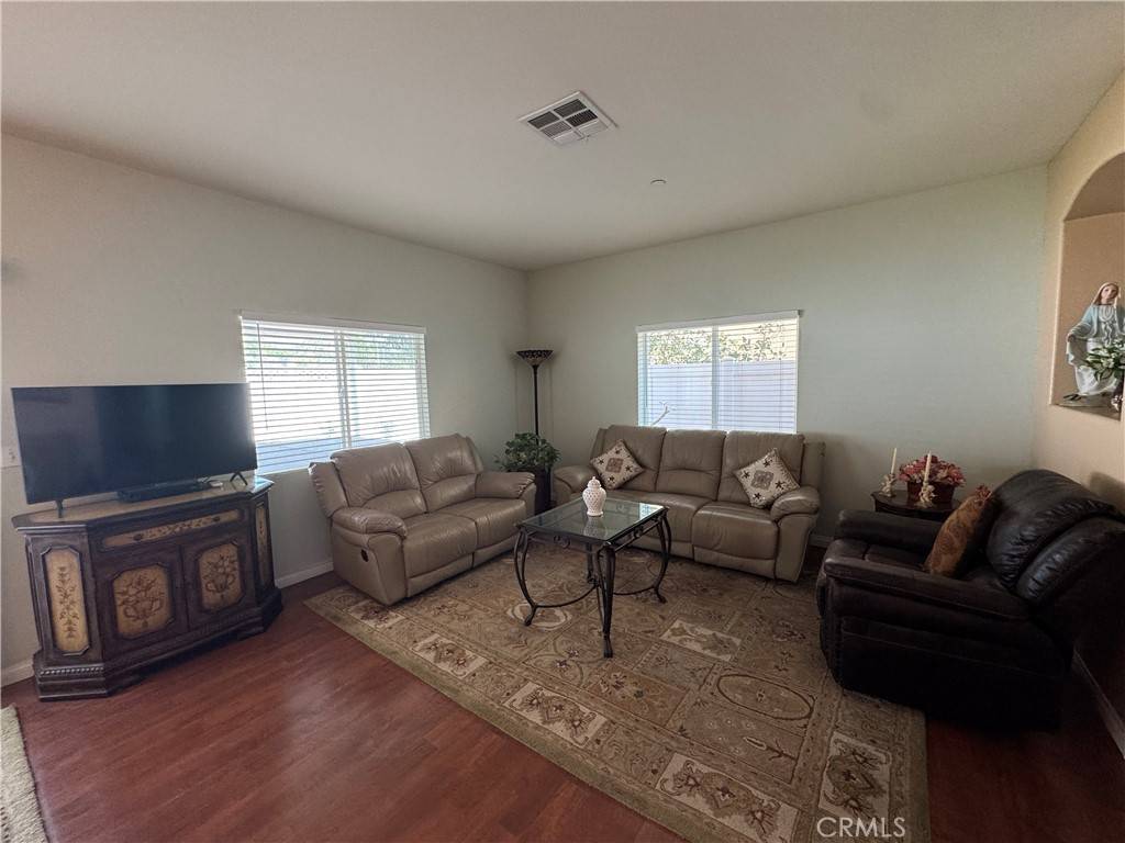 Sylmar, CA 91342,15721 Cobalt ST #118