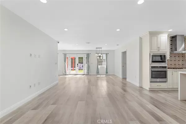 Sherman Oaks, CA 91423,5040 Varna AVE