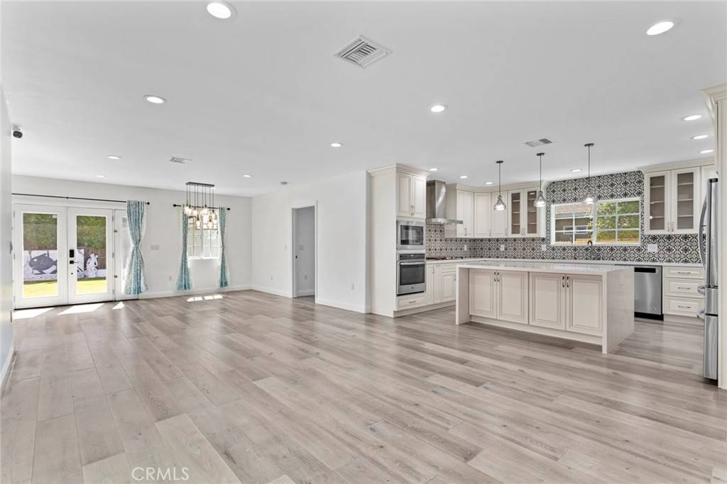 Sherman Oaks, CA 91423,5040 Varna AVE