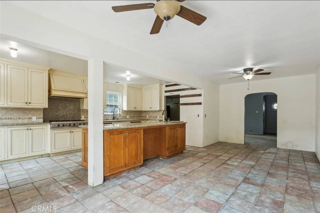 Carson, CA 90810,2711 E Washington ST