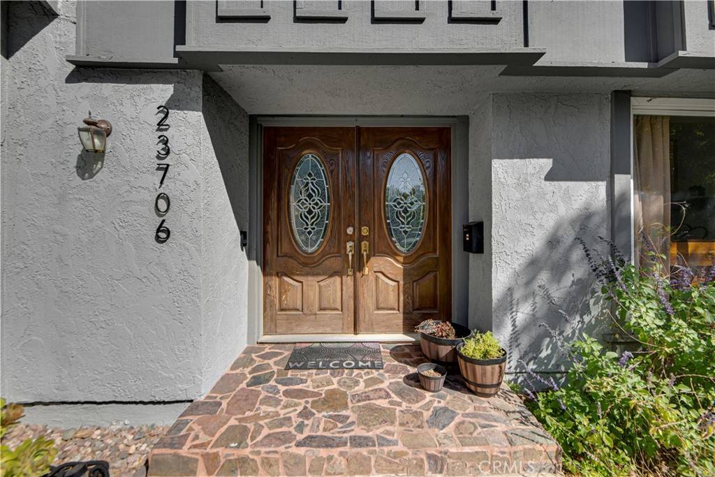 Valencia, CA 91355,23706 Mill Valley RD