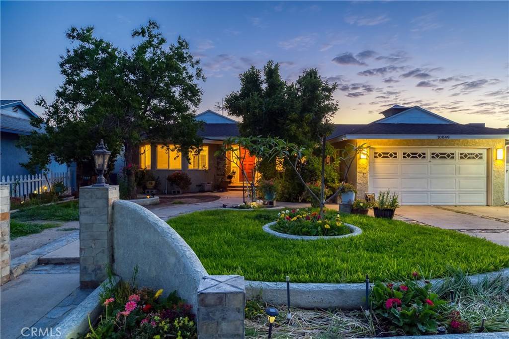 San Fernando, CA 91345,10049 Langdon