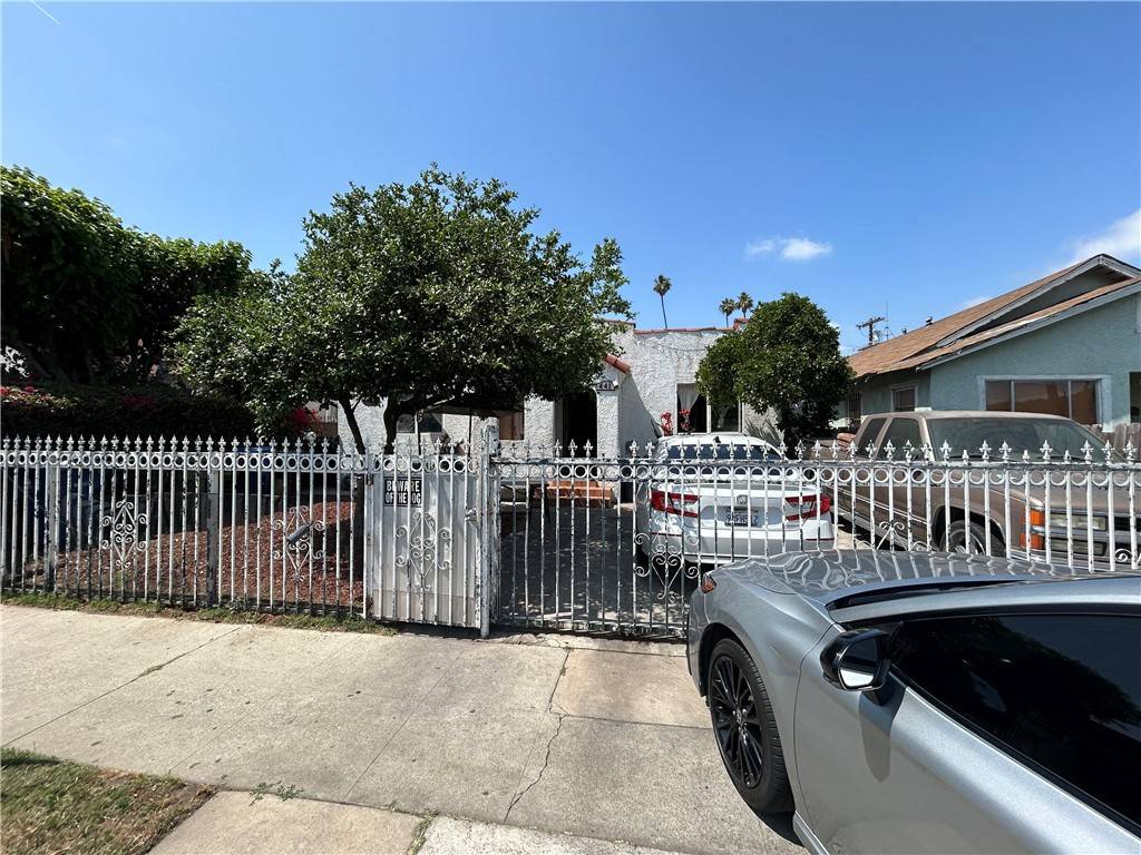 Los Angeles, CA 90003,441 W 69th ST