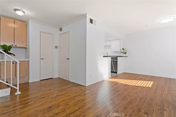 Sherman Oaks, CA 91423,4511 Murietta AVE #8
