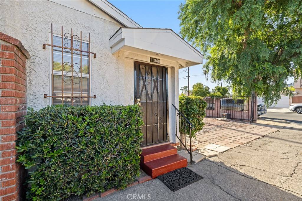 11840 Archwood ST, North Hollywood, CA 91606