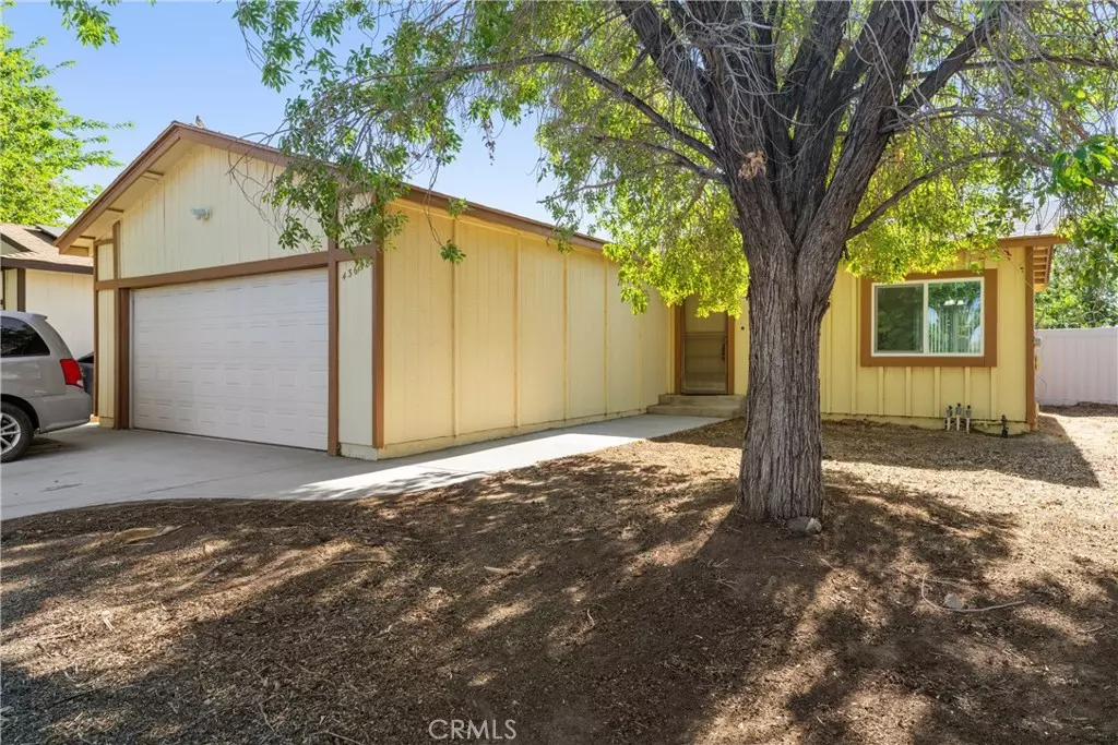 Lancaster, CA 93535,43638 Oleander ST