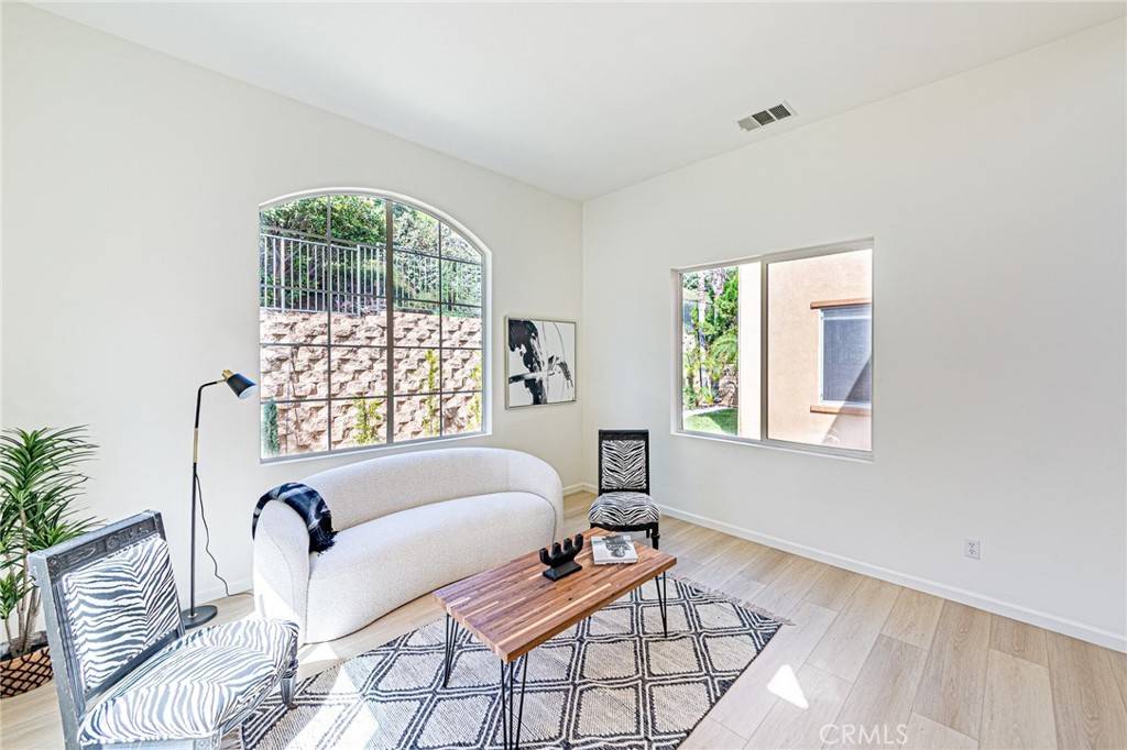 Valencia, CA 91381,27273 Baviera WAY