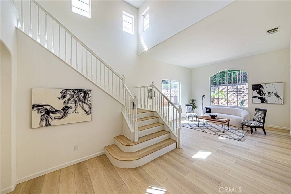 Valencia, CA 91381,27273 Baviera WAY