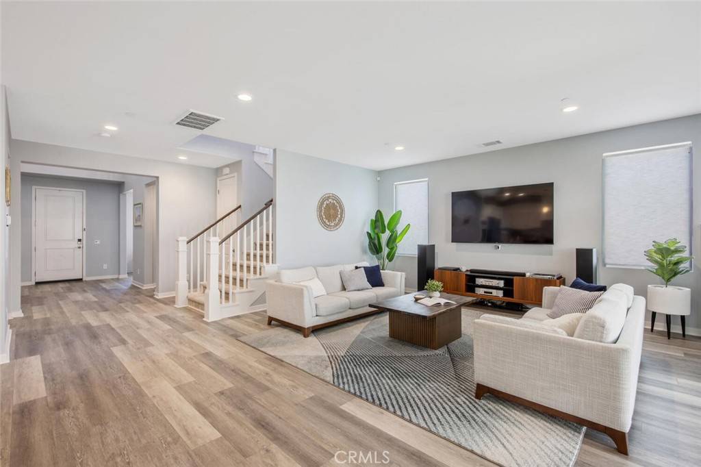 Saugus, CA 91350,18171 Hedgerow WAY