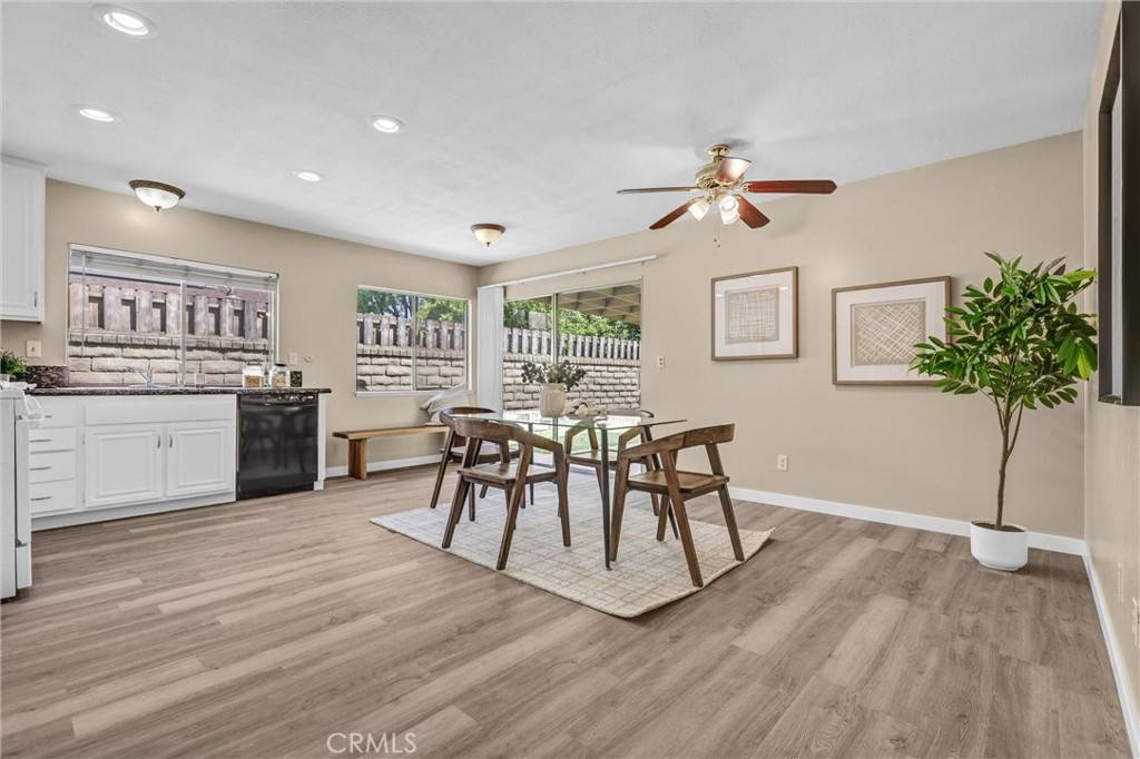 Valencia, CA 91355,25402 Via Jardin