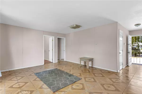 Palmdale, CA 93550,438 E Avenue R5