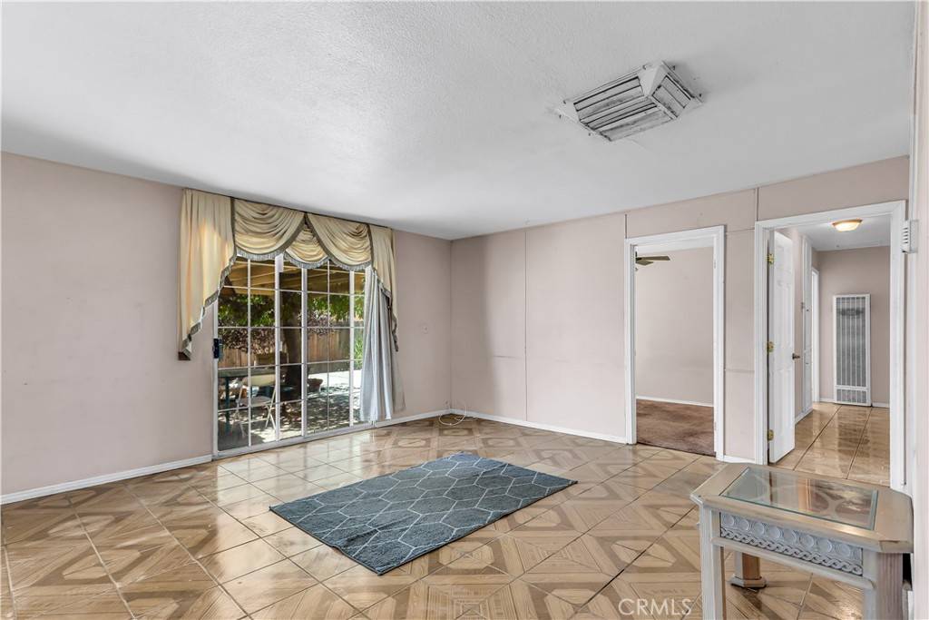 Palmdale, CA 93550,438 E Avenue R5