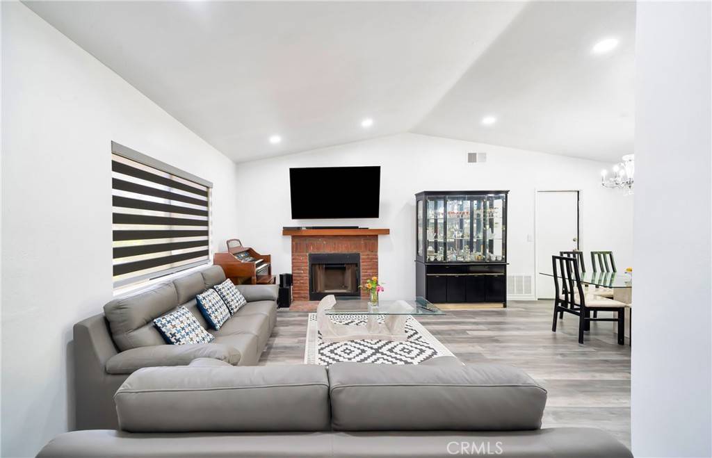 North Hollywood, CA 91605,7035 Jon Allan DR