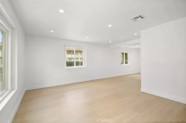 Van Nuys, CA 91405,7010 Lennox AVE #C