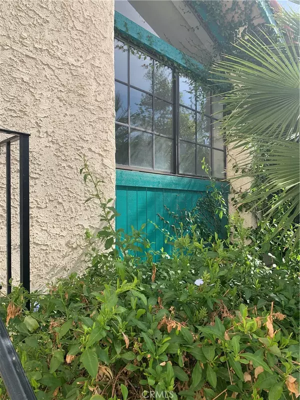Woodland Hills, CA 91364,5246 Calderon RD