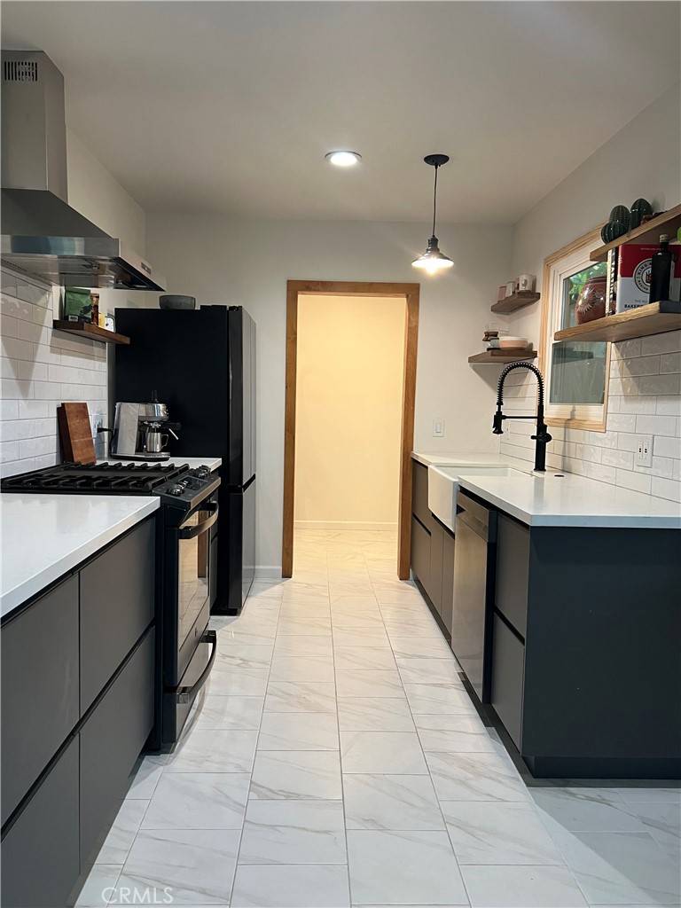 Van Nuys, CA 91406,16921 Lanark ST