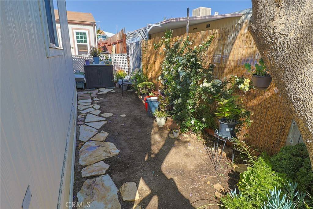 Chatsworth, CA 91311,21500 Lassen ST #136