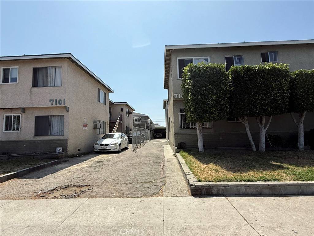 North Hollywood, CA 91605,7107 Coldwater Canyon AVE