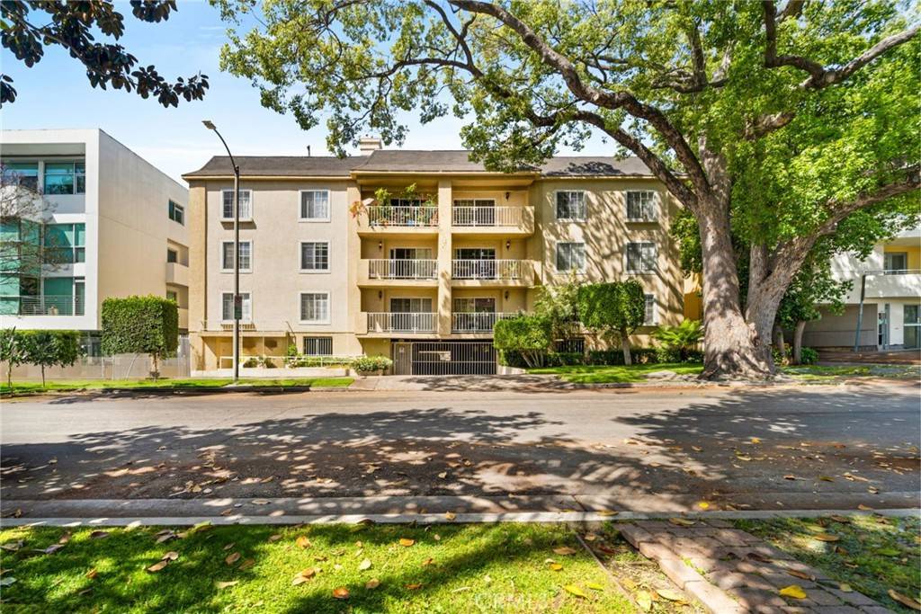 Los Angeles, CA 90025,1535 S Bentley AVE #202