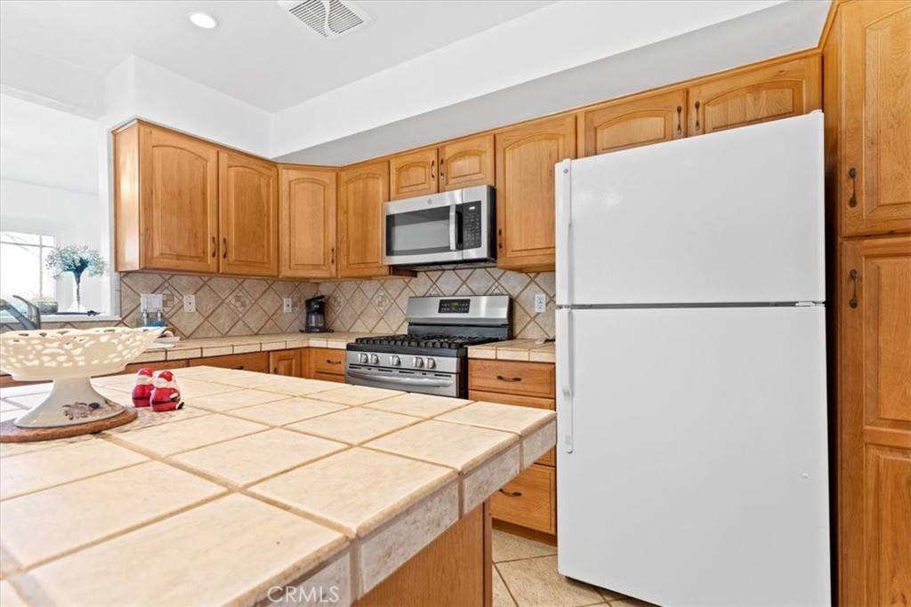 Thousand Oaks, CA 91360,865 Woodlawn DR