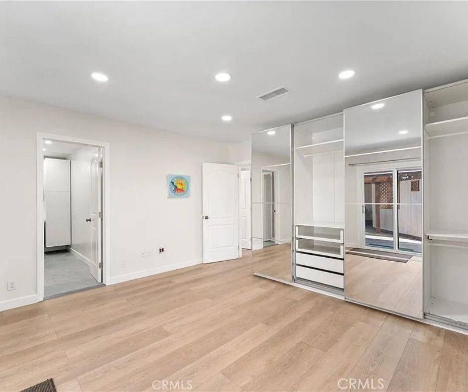 Sherman Oaks, CA 91403,5123 Noble AVE