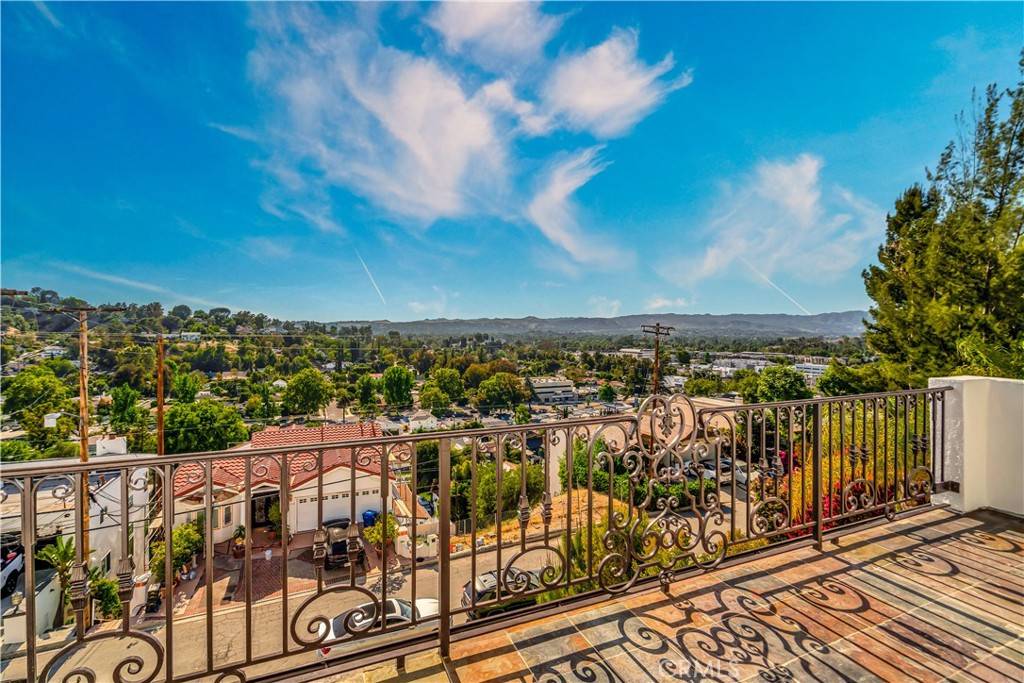 Woodland Hills, CA 91364,5250 Calatrana DR