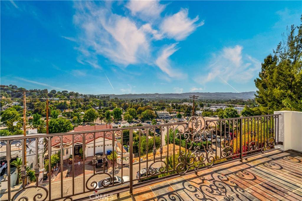 Woodland Hills, CA 91364,5250 Calatrana DR