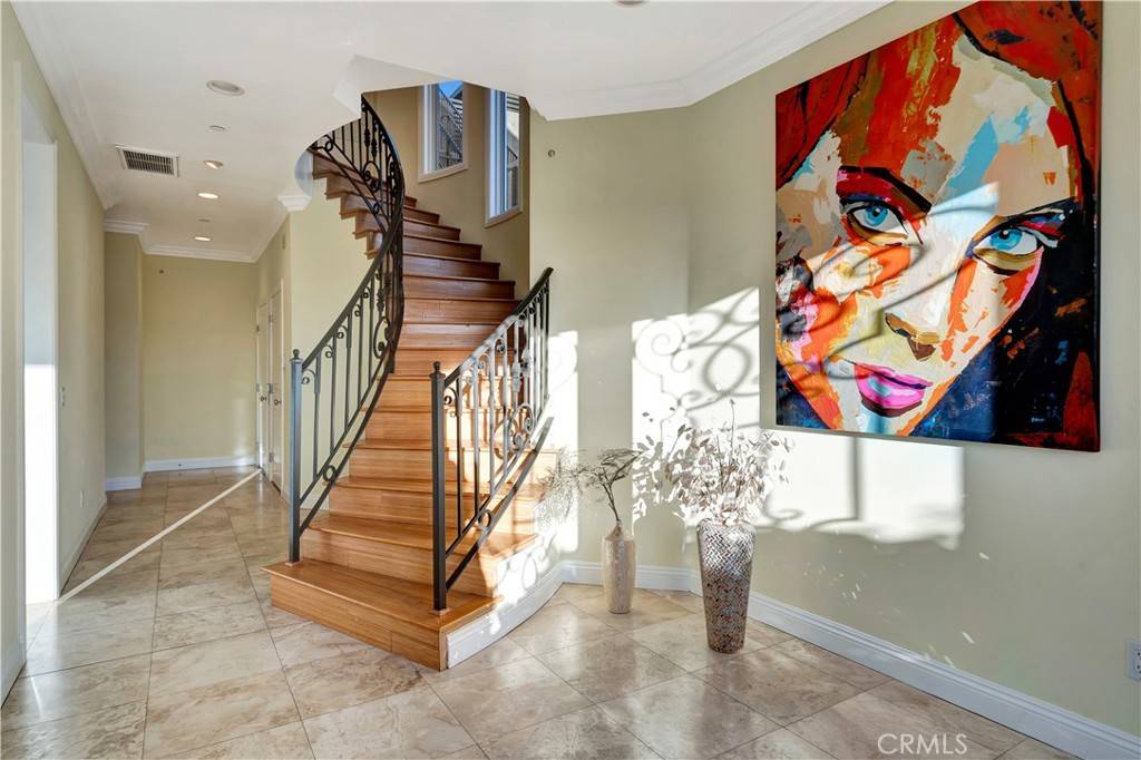 Woodland Hills, CA 91364,5250 Calatrana DR