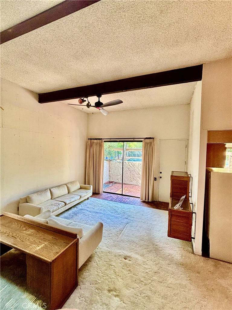Woodland Hills, CA 91367,6201 Shoup AVE #66