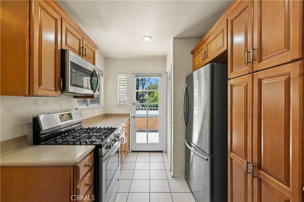 Valencia, CA 91355,24029 Arroyo Park DR #10