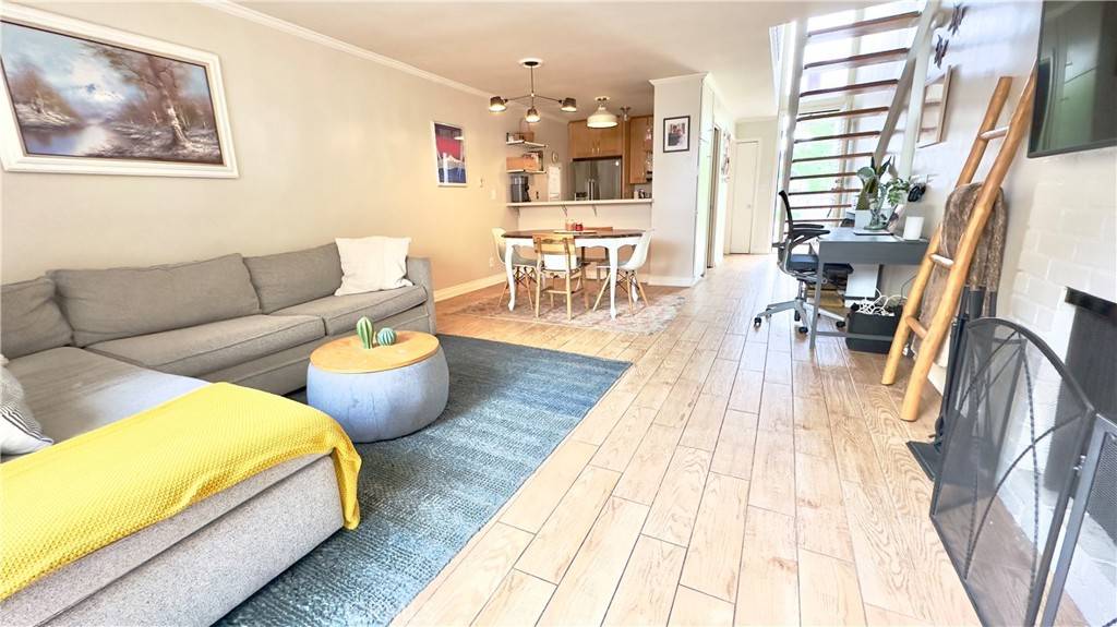 Culver City, CA 90230,5951 Canterbury DR #17