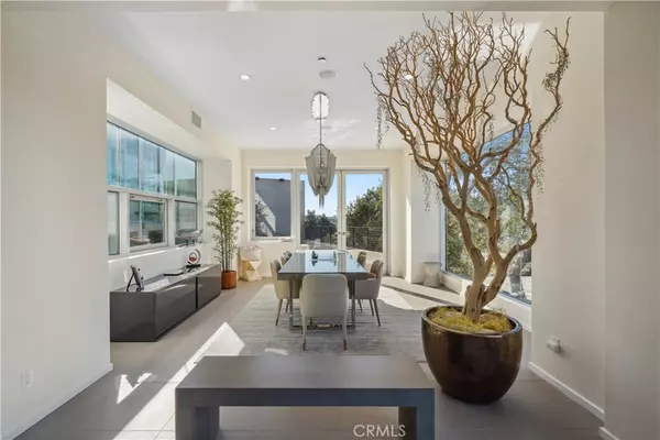 Beverly Hills, CA 90210,9716 Oak Pass RD