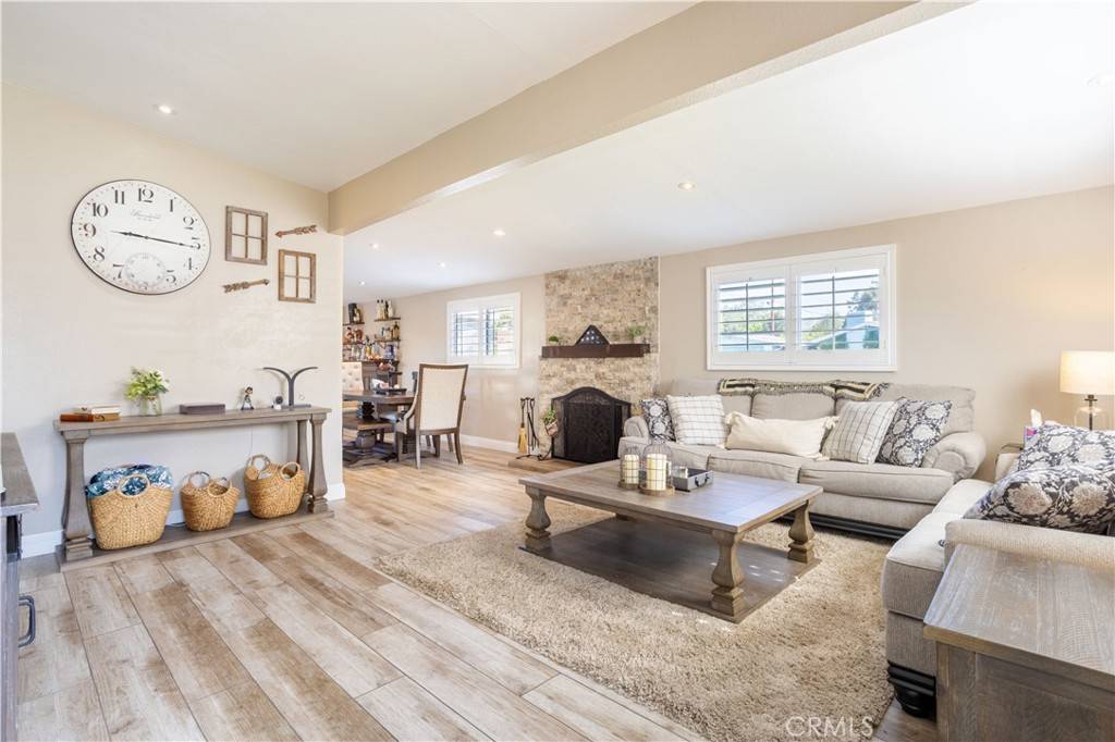 Saugus, CA 91350,27573 Santa Clarita RD