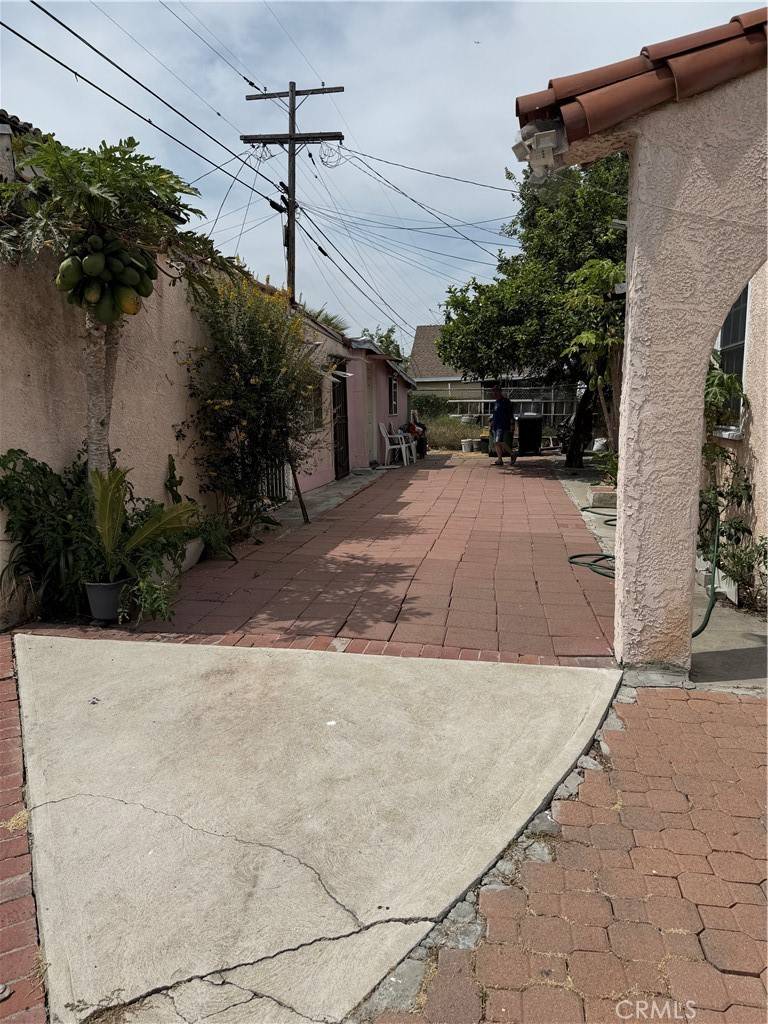 Los Angeles, CA 90043,3111 W 57th ST