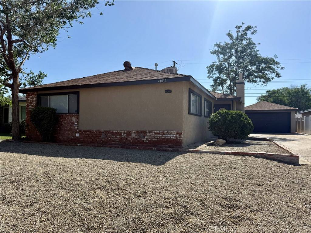 Lancaster, CA 93534,44037 Fern AVE