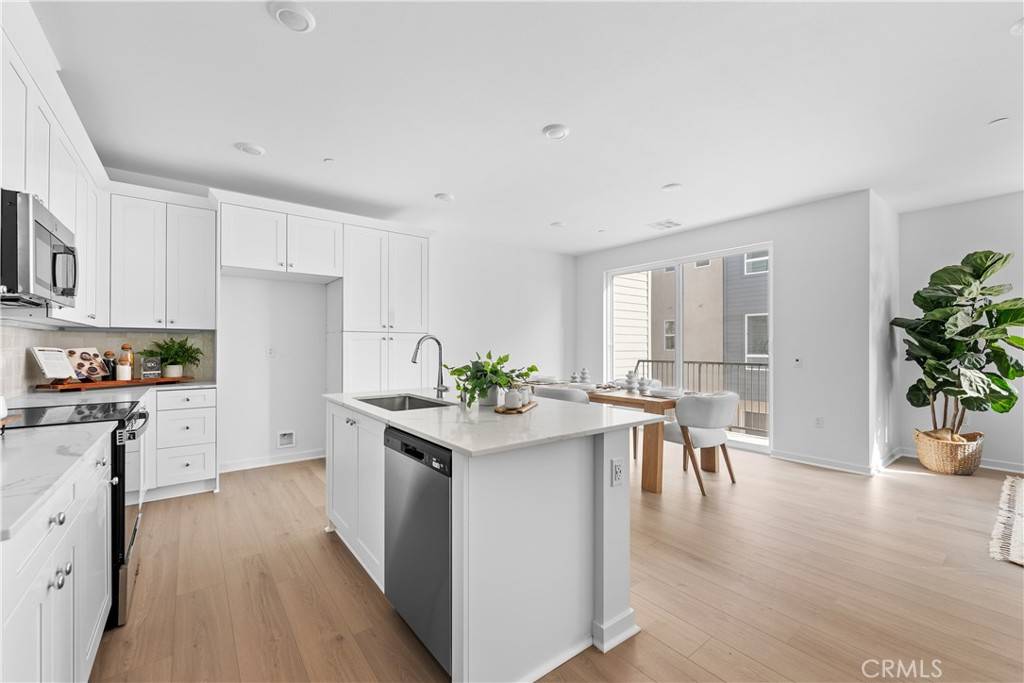 North Hills, CA 91343,9423 1/2 N Sepulveda Blvd. #4